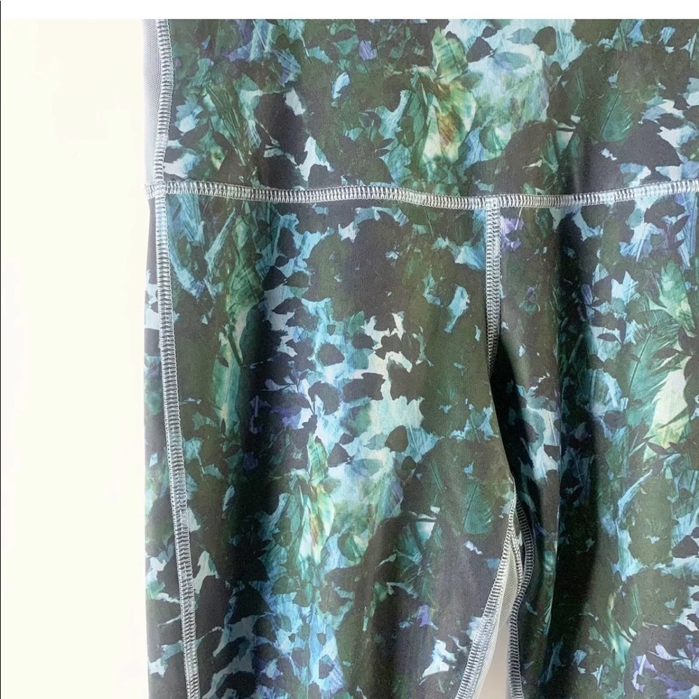 Lululemon Running In The City 7/8 Tight Floral 6 - Picture 3 of 8